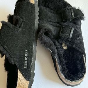 Birkenstock Womens  Black Fuzzy Slippers